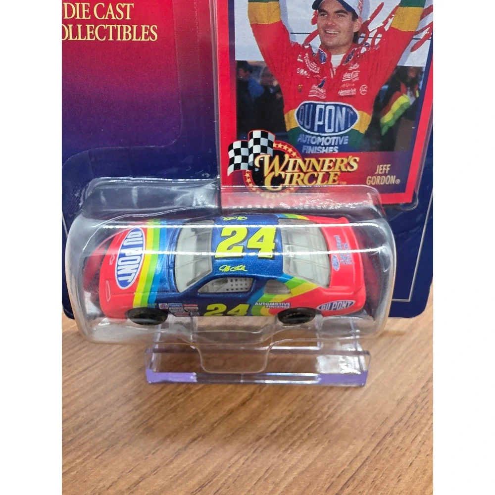 Winner's Circle 1997 Jeff Gordon 24 DuPont 1/64 Diecast Stock Car Nascar